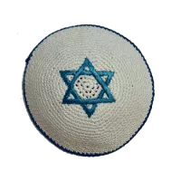 Кипа Белая вязаная с голубой звездой, диаметр 17см
